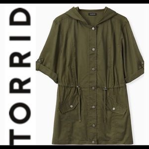 NWT. TORRID OLIVE GREEN VOILE SHORT SLEEVE HOODED ANORAK